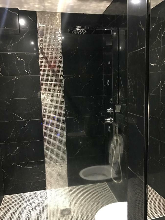 Le Love Spa Lyon Bagian luar foto